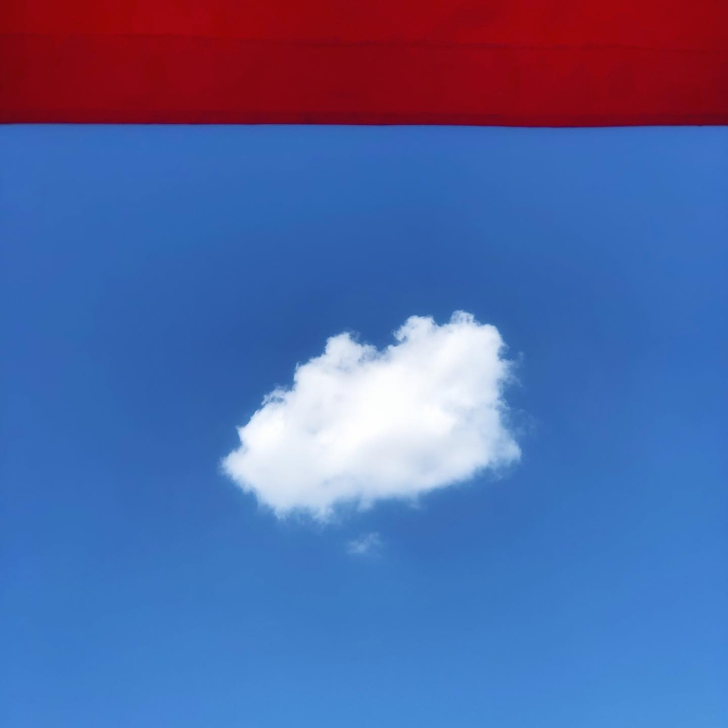 Red, blue and white
#minimal #clouds